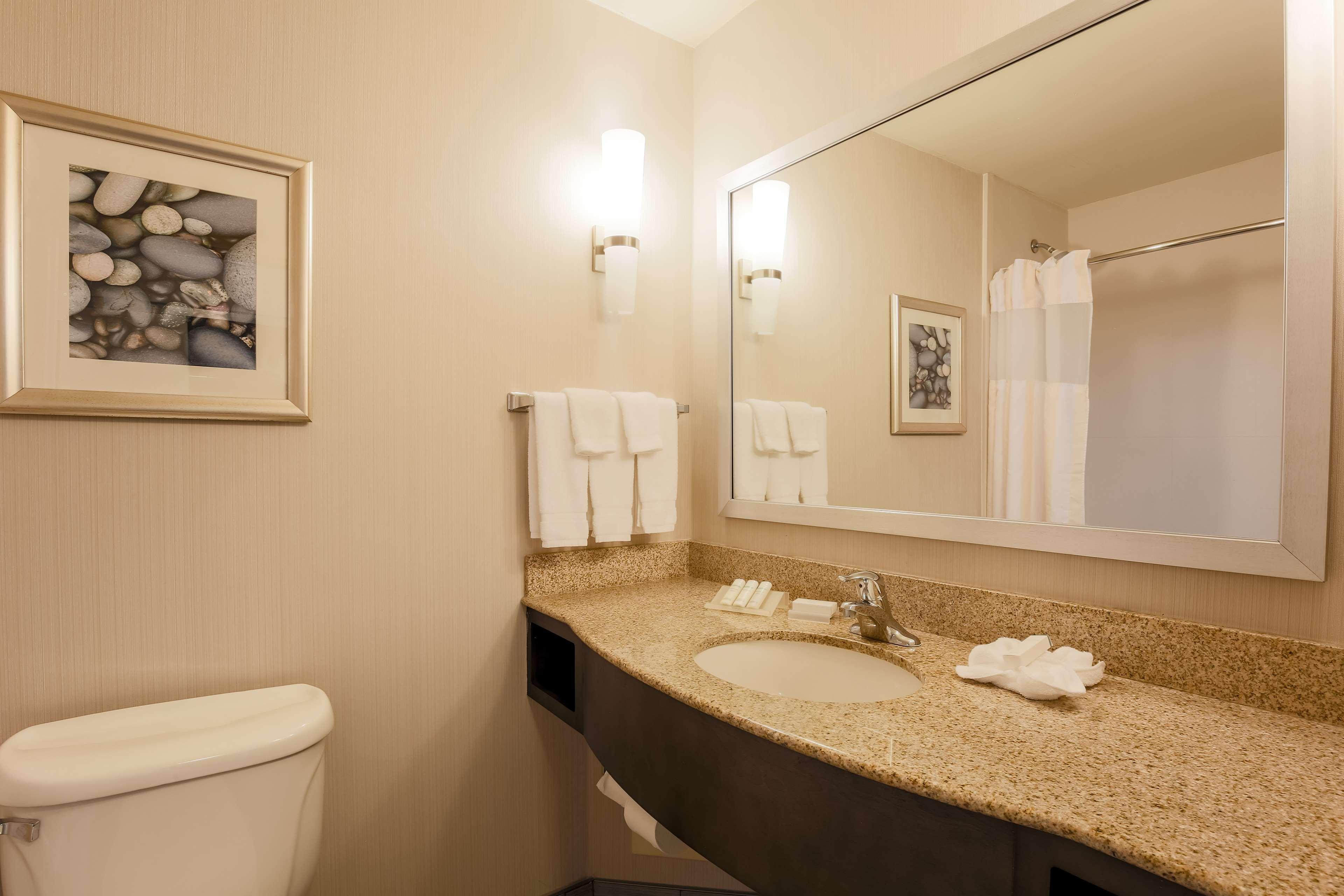 Hilton Garden Inn Нанует Екстер'єр фото