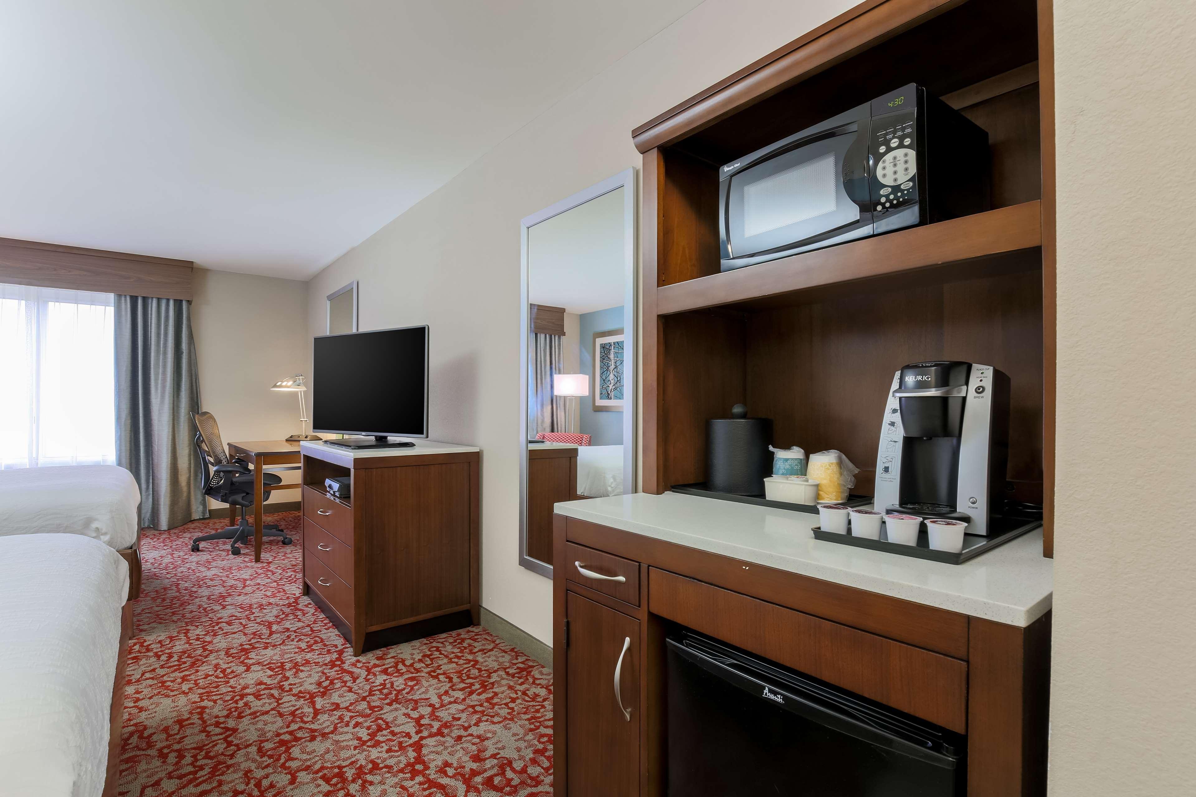 Hilton Garden Inn Нанует Екстер'єр фото
