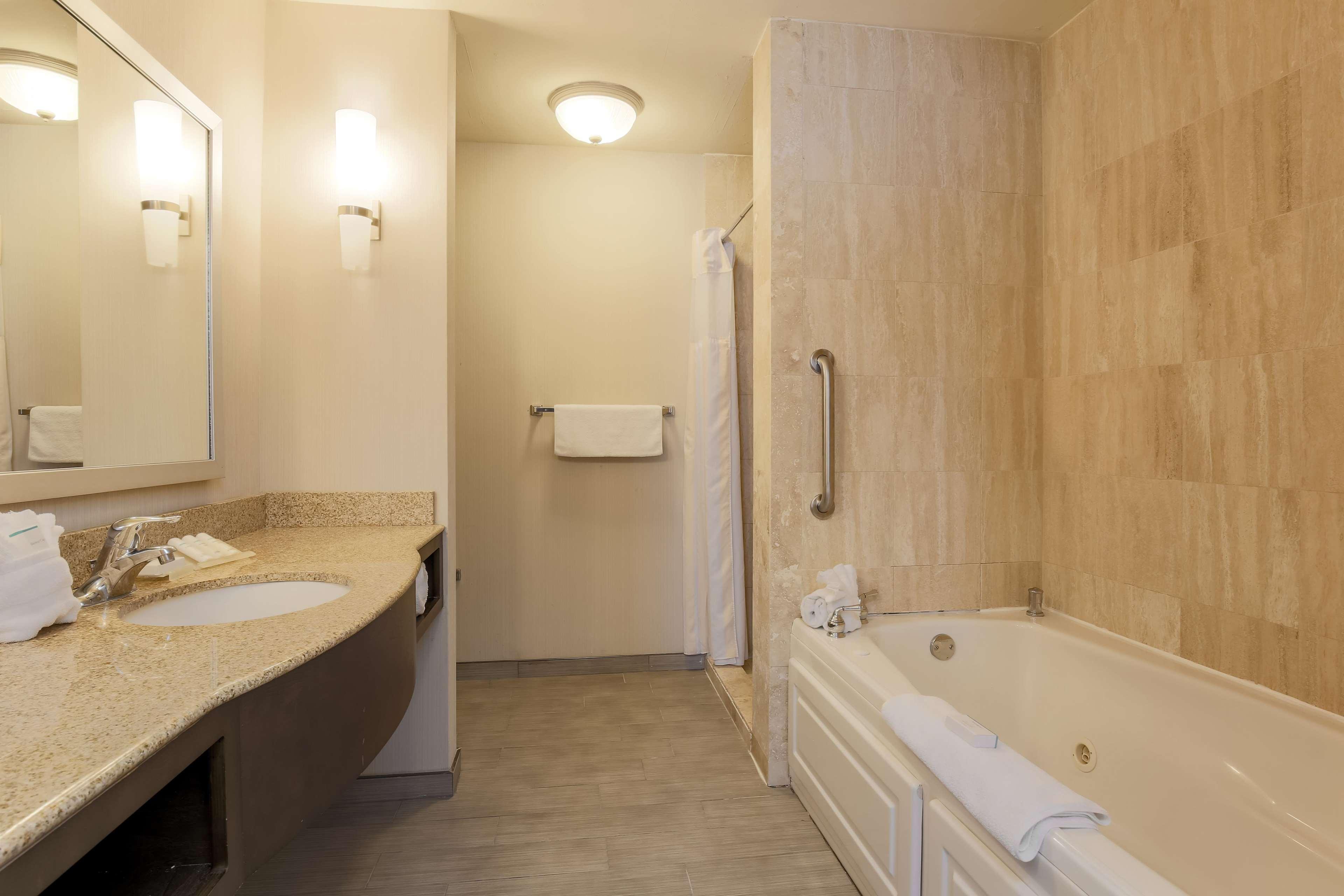 Hilton Garden Inn Нанует Екстер'єр фото