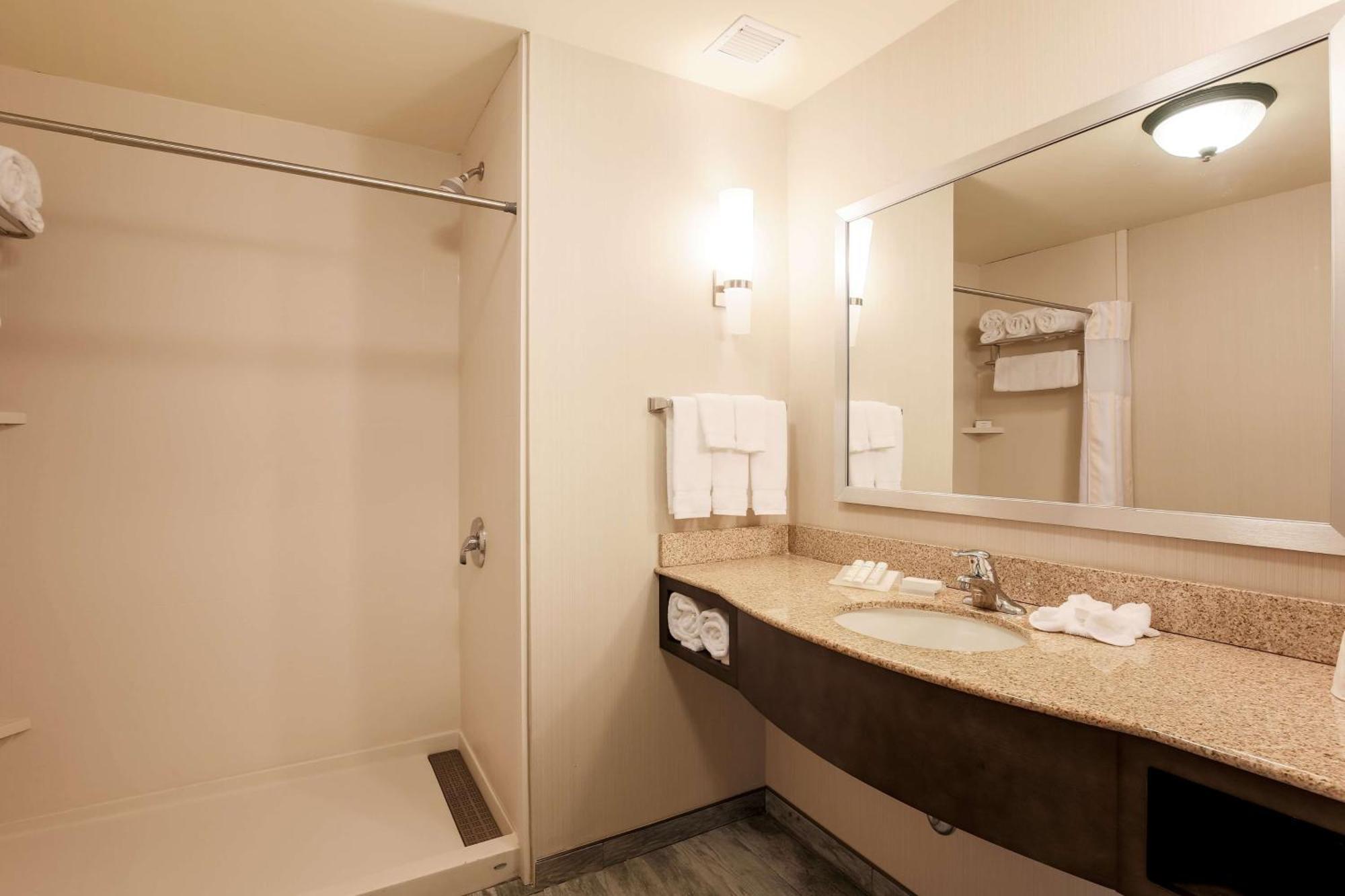 Hilton Garden Inn Нанует Екстер'єр фото