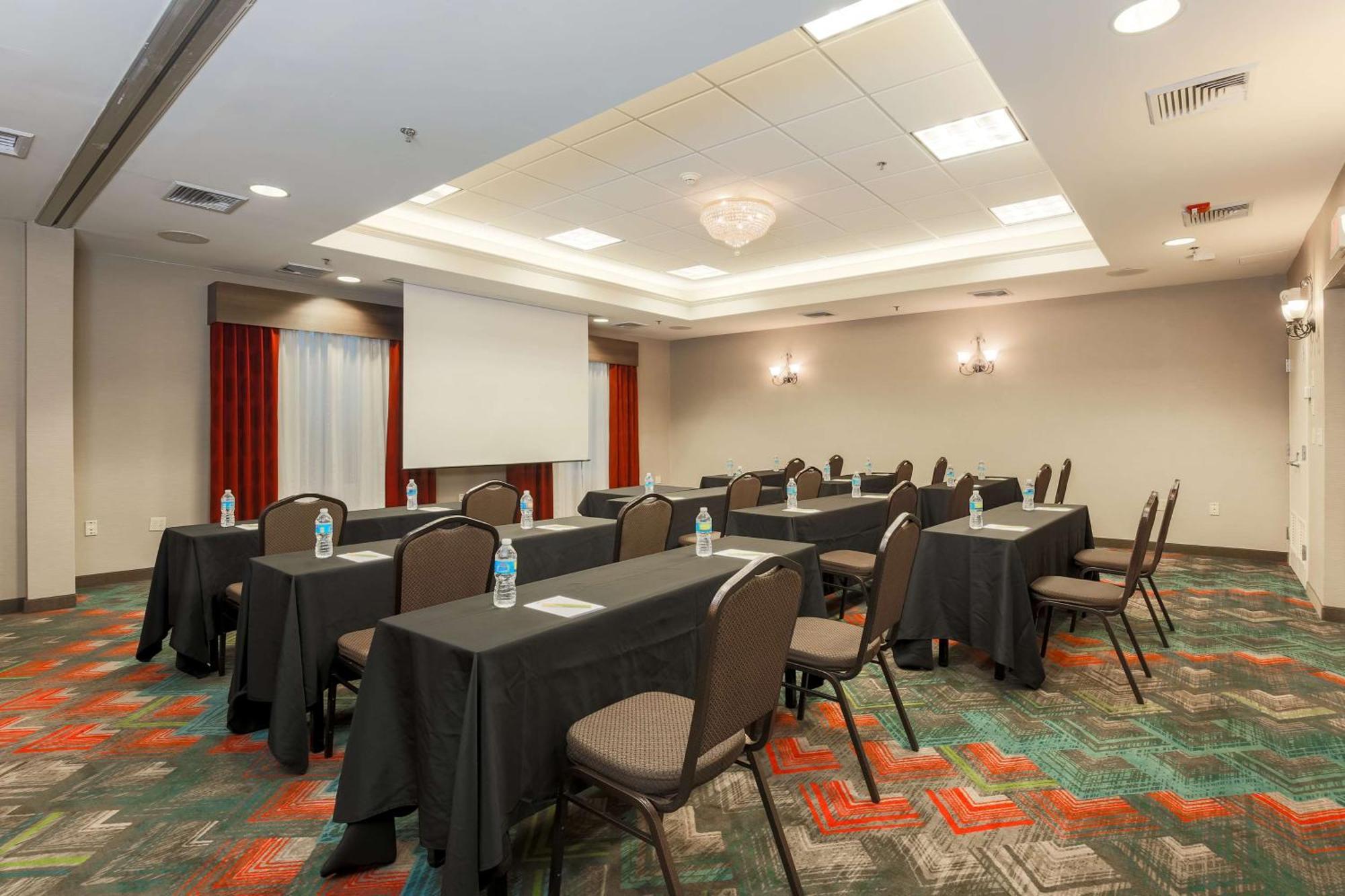 Hilton Garden Inn Нанует Екстер'єр фото