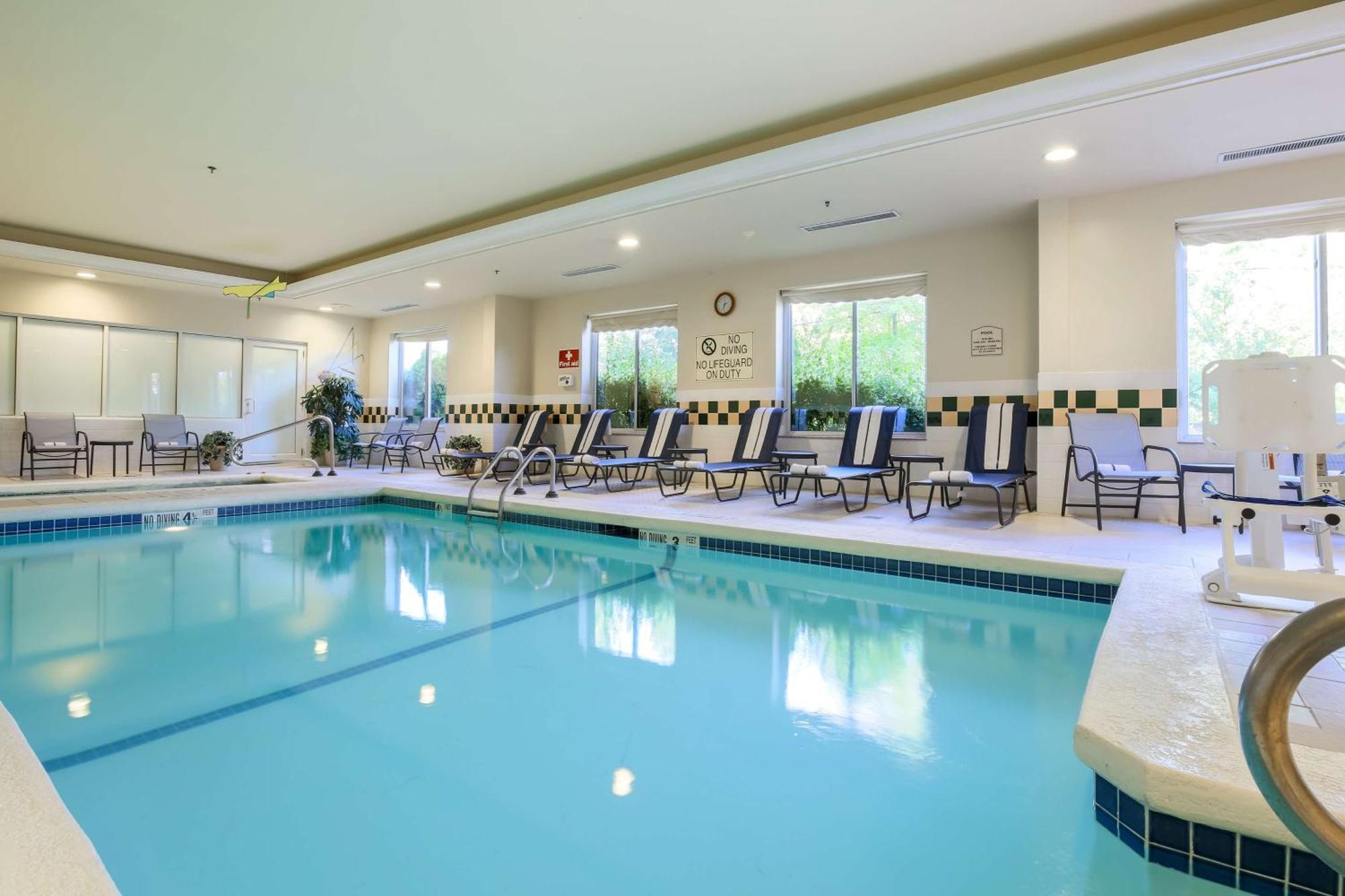 Hilton Garden Inn Нанует Екстер'єр фото