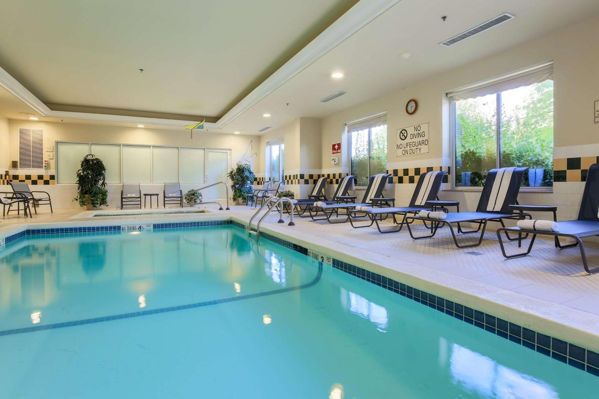 Hilton Garden Inn Нанует Екстер'єр фото